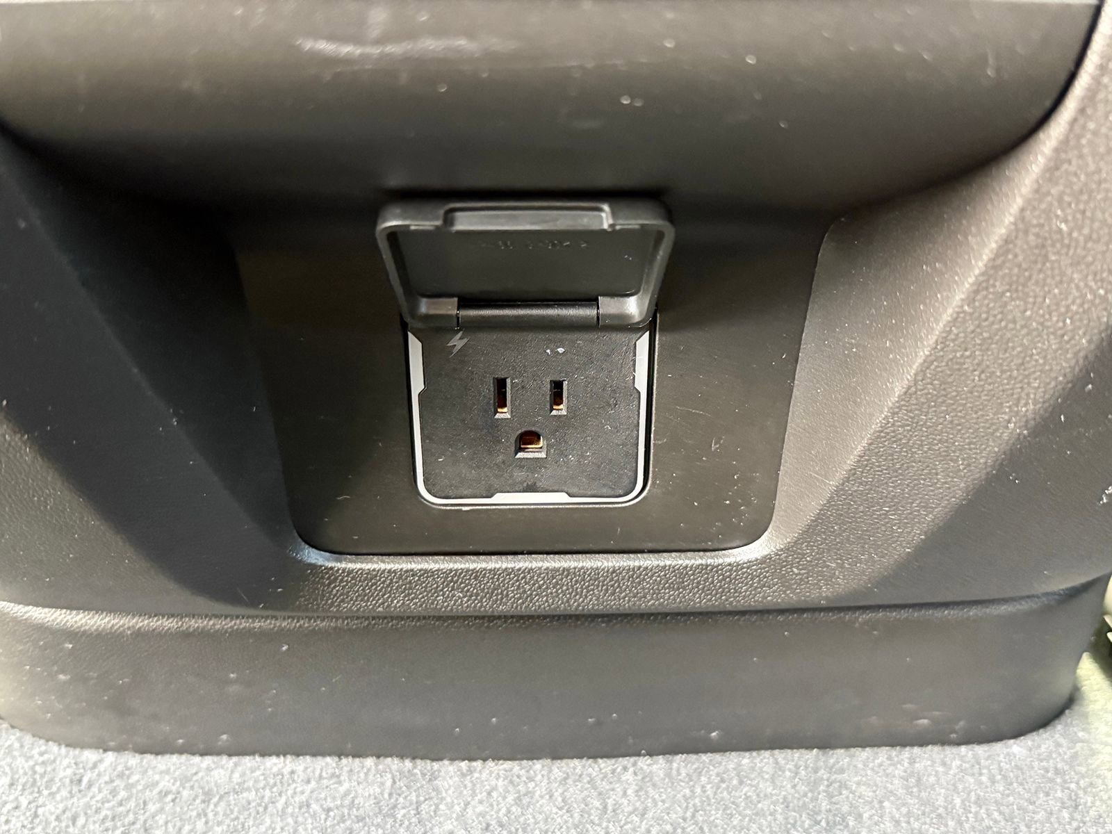 Used 2023 Chevrolet Suburban High Country image 21