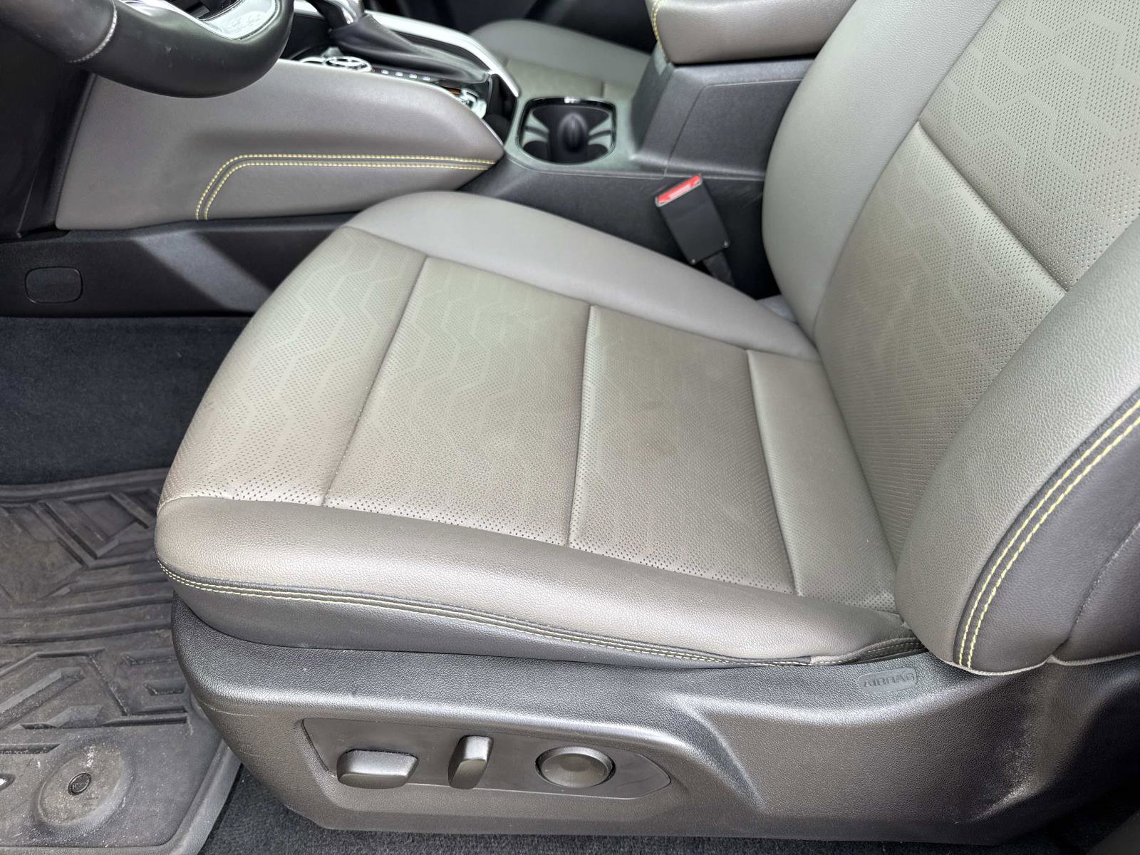 Used 2024 Chevrolet Colorado ZR2 w/ ZR2 Convenience Package III image 19