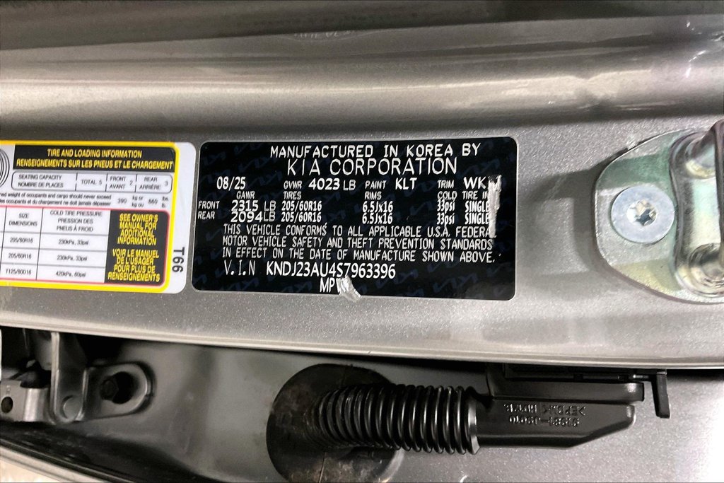 Used 2025 Kia Soul LX w/ LX Technology Package FWD image 39