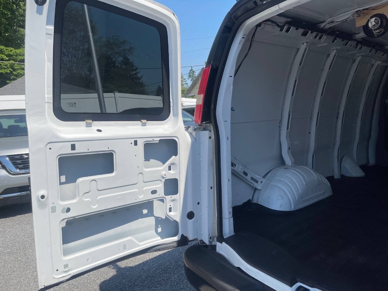 Used 2012 Chevrolet Express 1500 RWD image 19