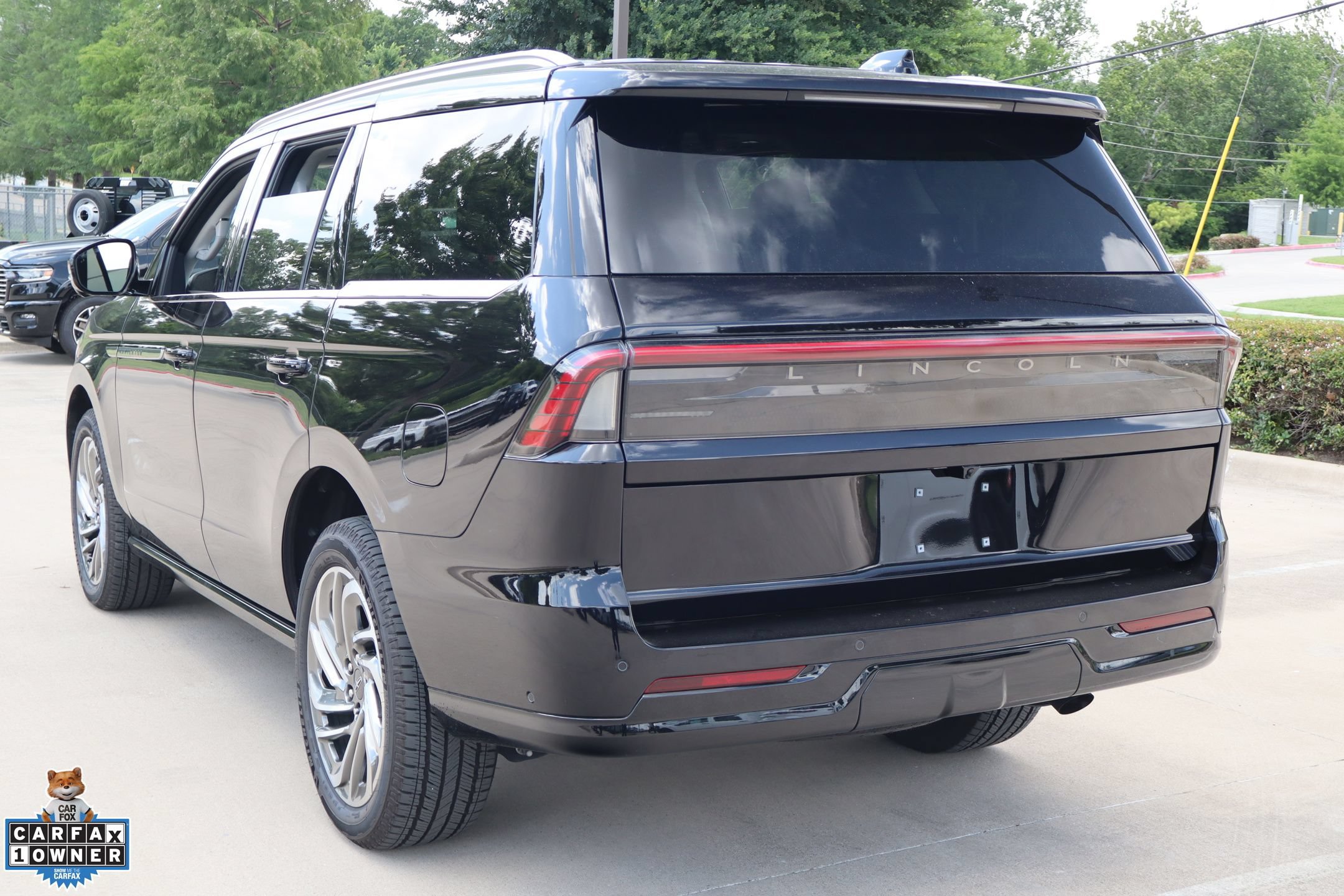 Used 2025 Lincoln Navigator Reserve AWD/4WD image 6