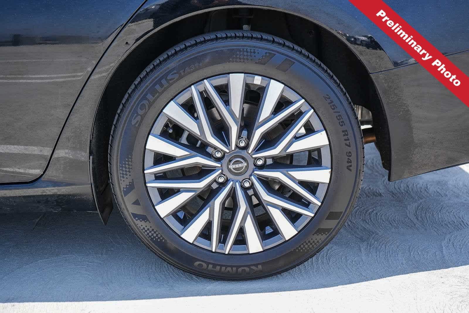 Used 2025 Nissan Altima 2.5 SV FWD image 11