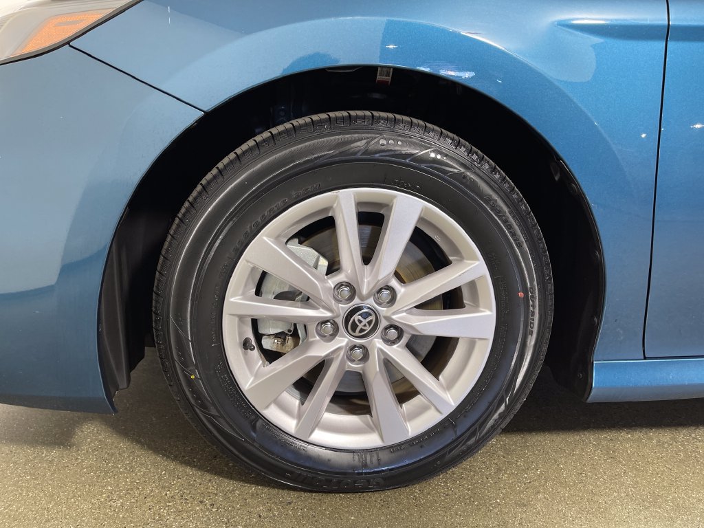 Used 2025 Toyota Camry LE FWD image 11