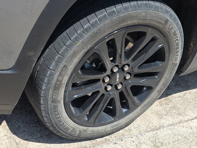 Used 2023 GMC Acadia SLE w/ Driver Convenience Package FWD image 10