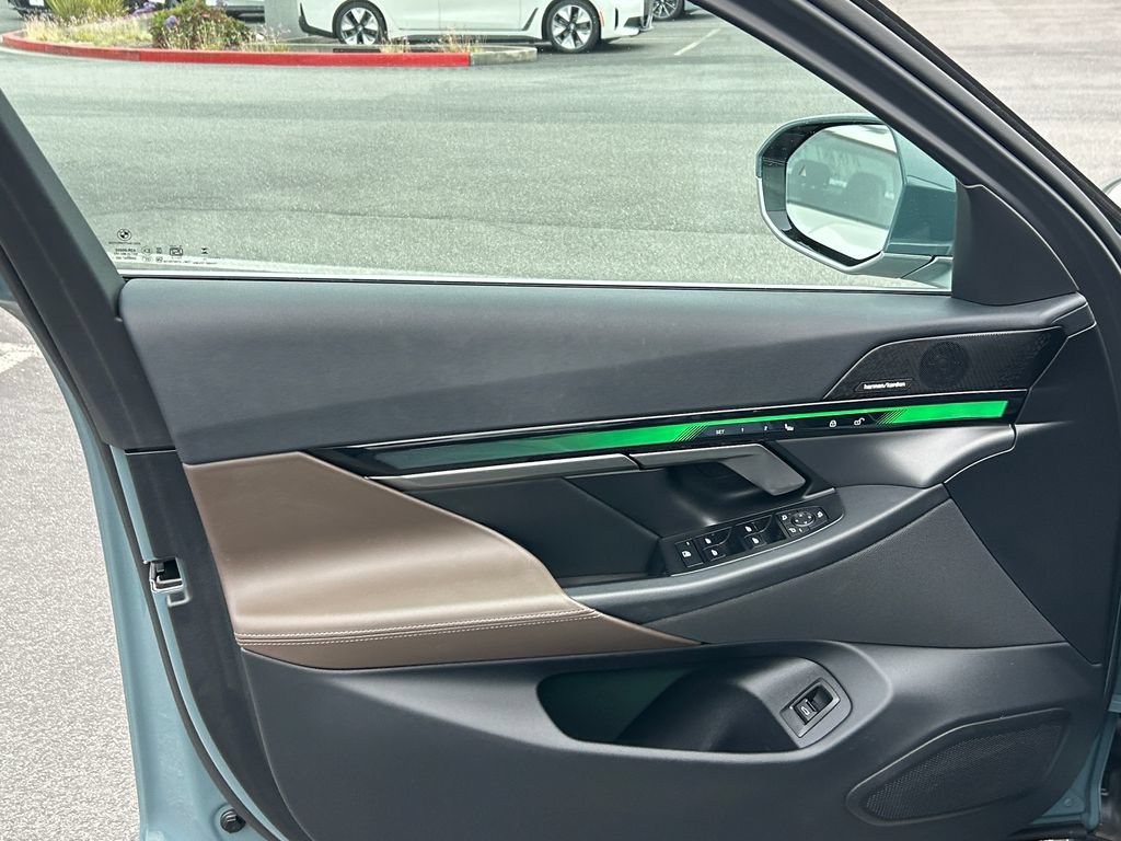 Used 2024 BMW i5 eDrive40i w/ M Sport Package RWD image 11