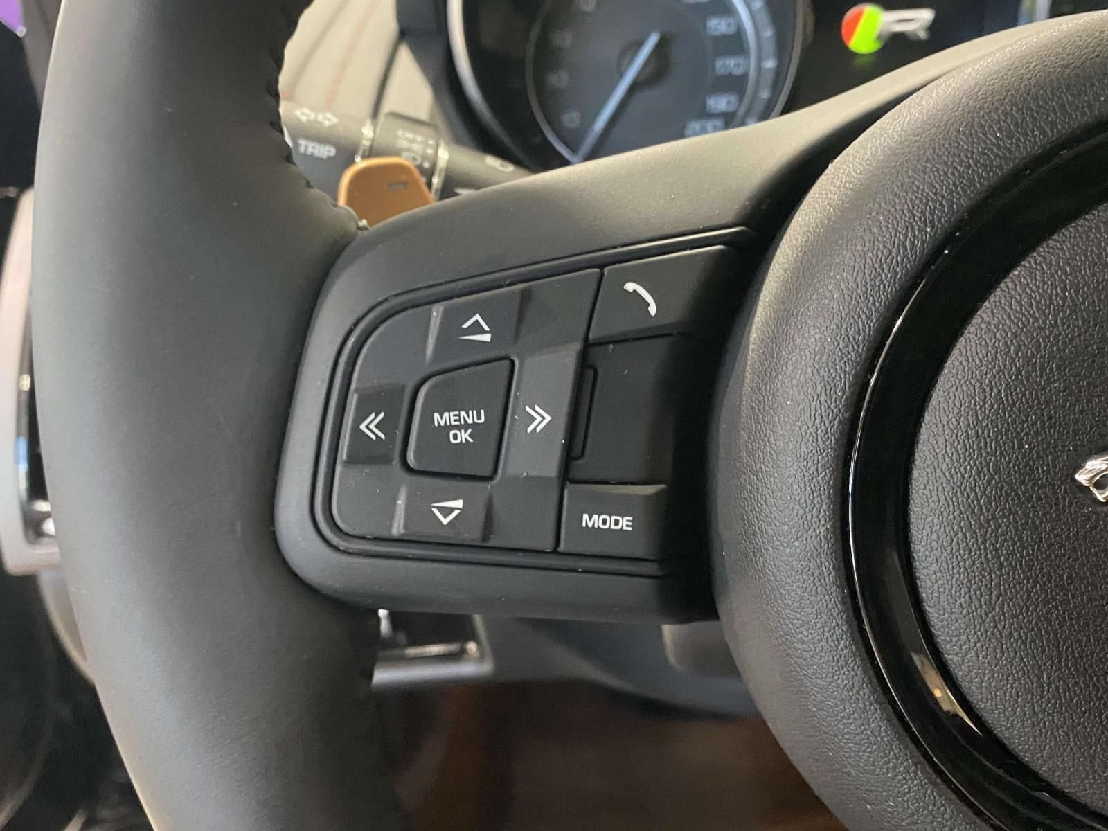 Used 2015 Jaguar F-TYPE R RWD image 18