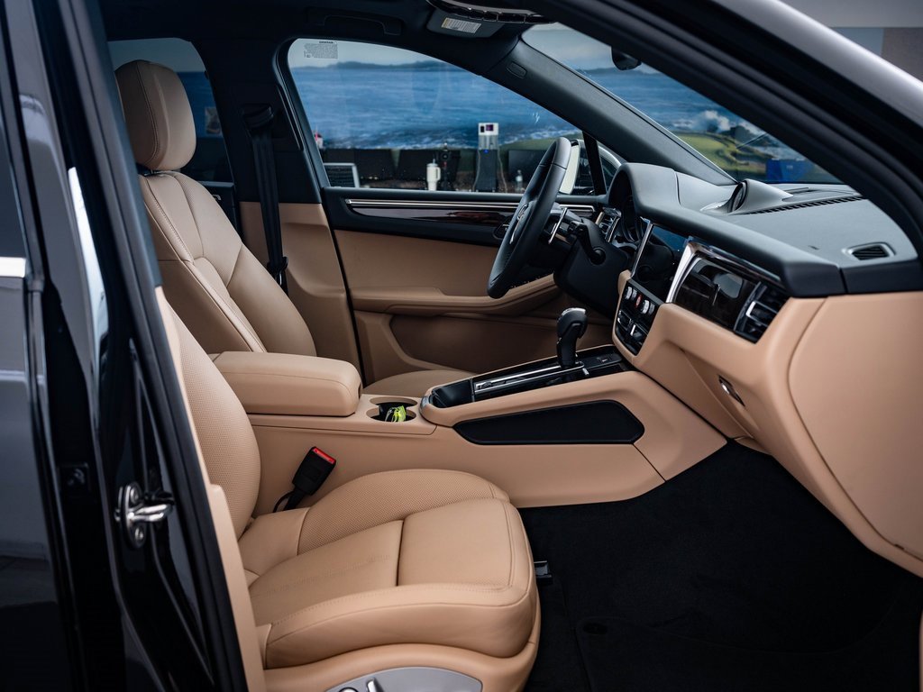 Certified 2025 Porsche Macan image 22