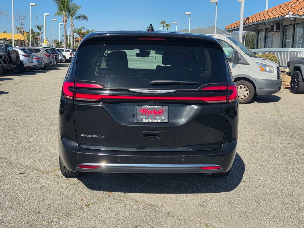 Certified 2023 Chrysler Pacifica Touring-L image 7