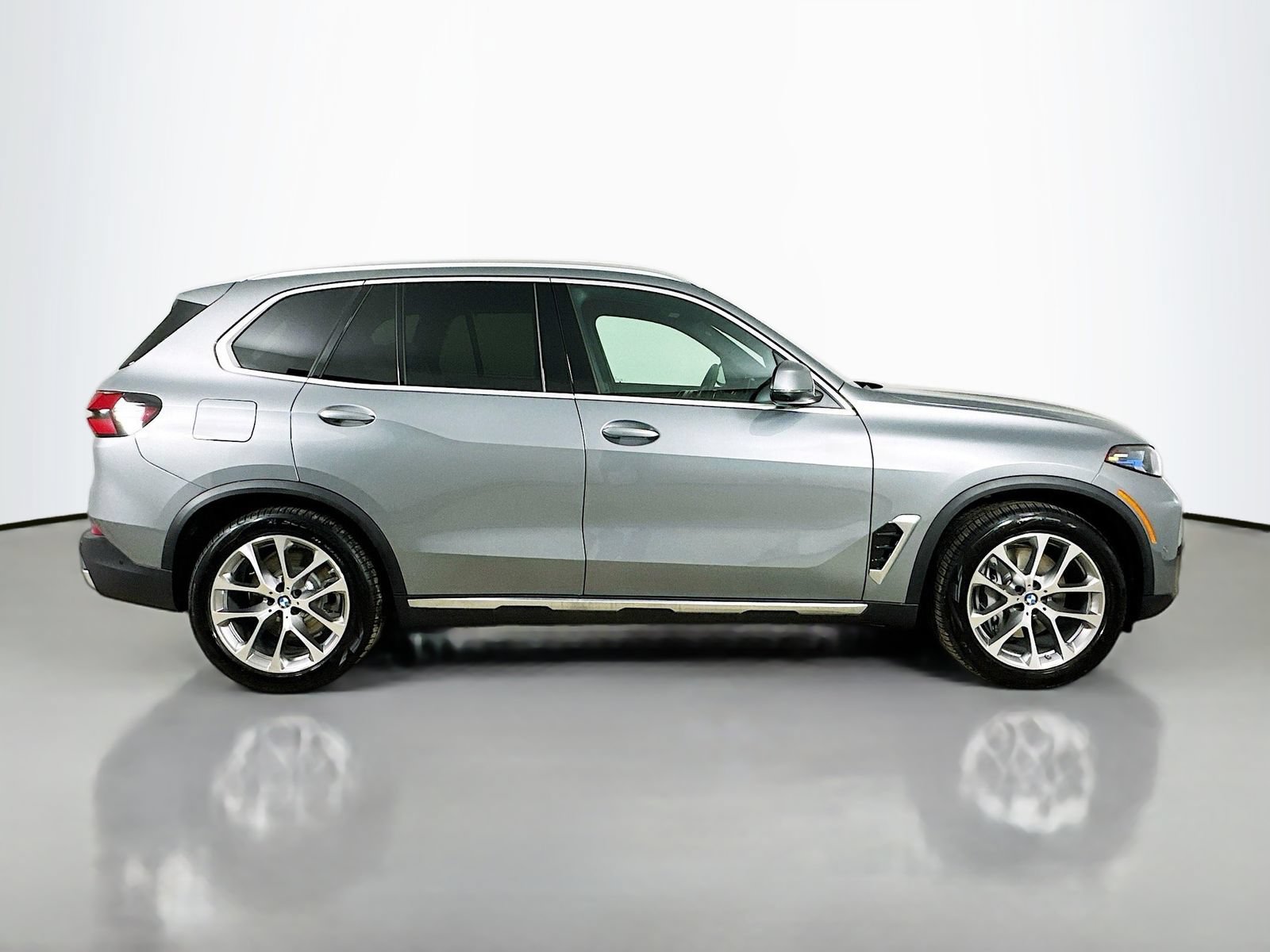 New 2026 BMW X5 xDrive50e w/ Executive Package AWD/4WD image 4