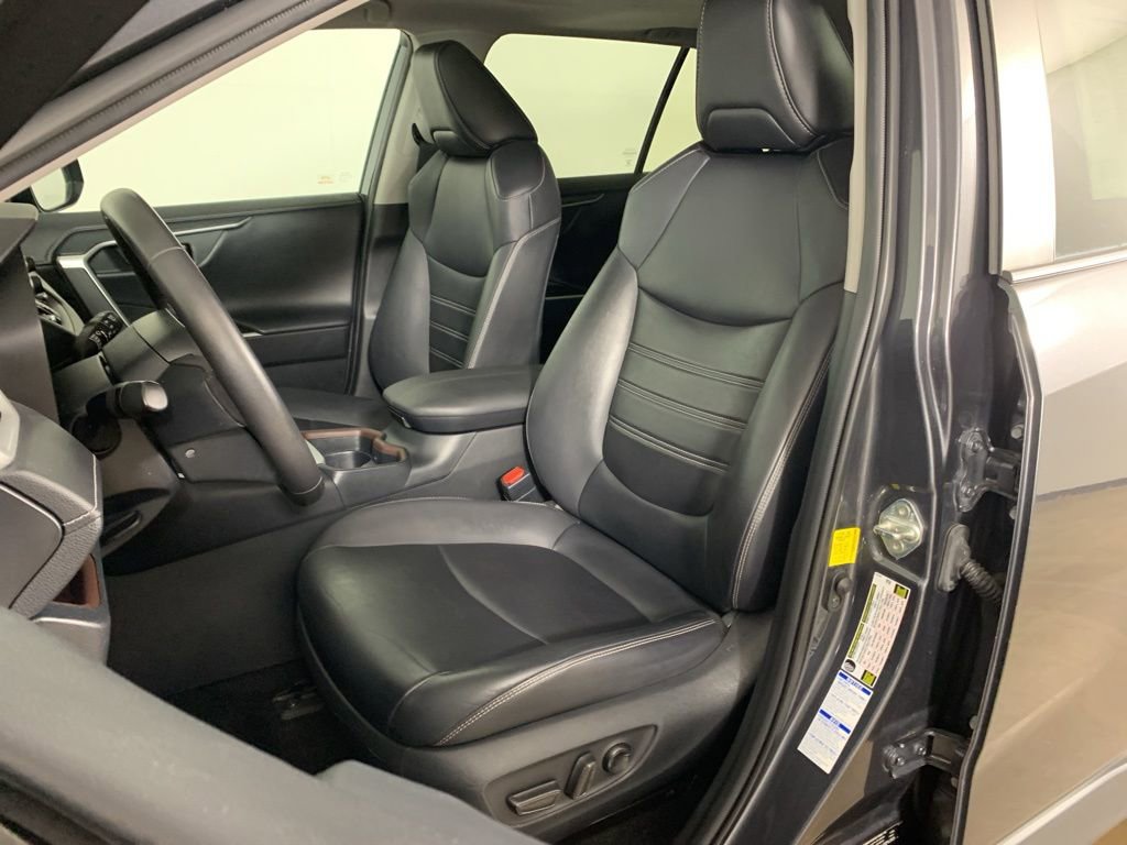 Used 2020 Toyota RAV4 Limited image 28