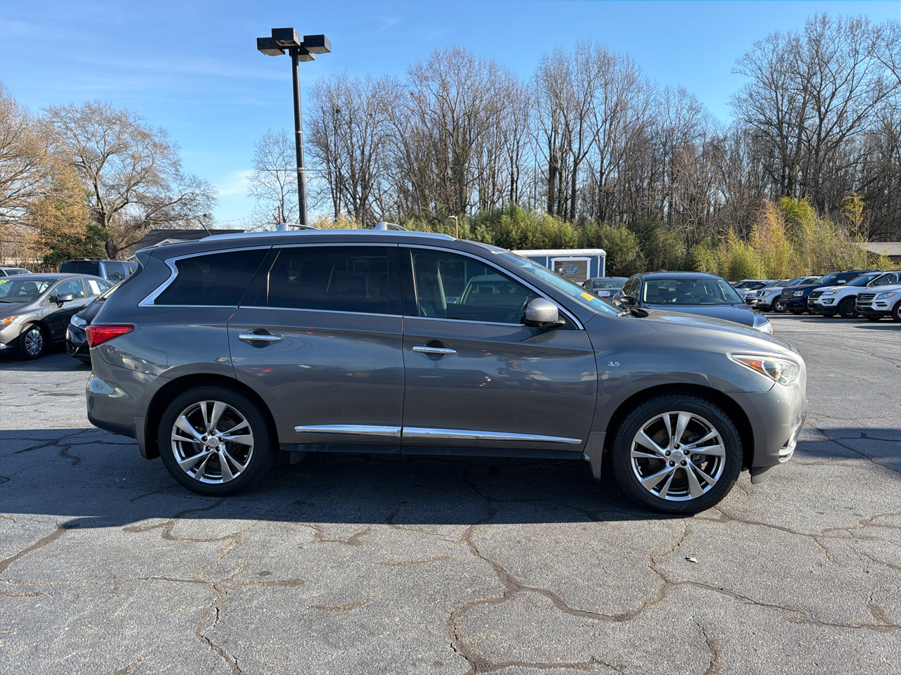 Used 2015 INFINITI QX60 FWD w/ Deluxe Touring Package image 6