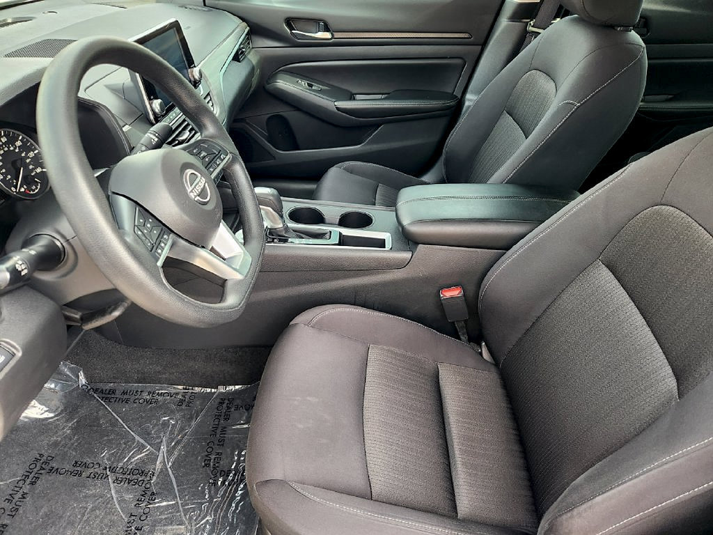Used 2025 Nissan Altima 2.5 SV FWD image 13