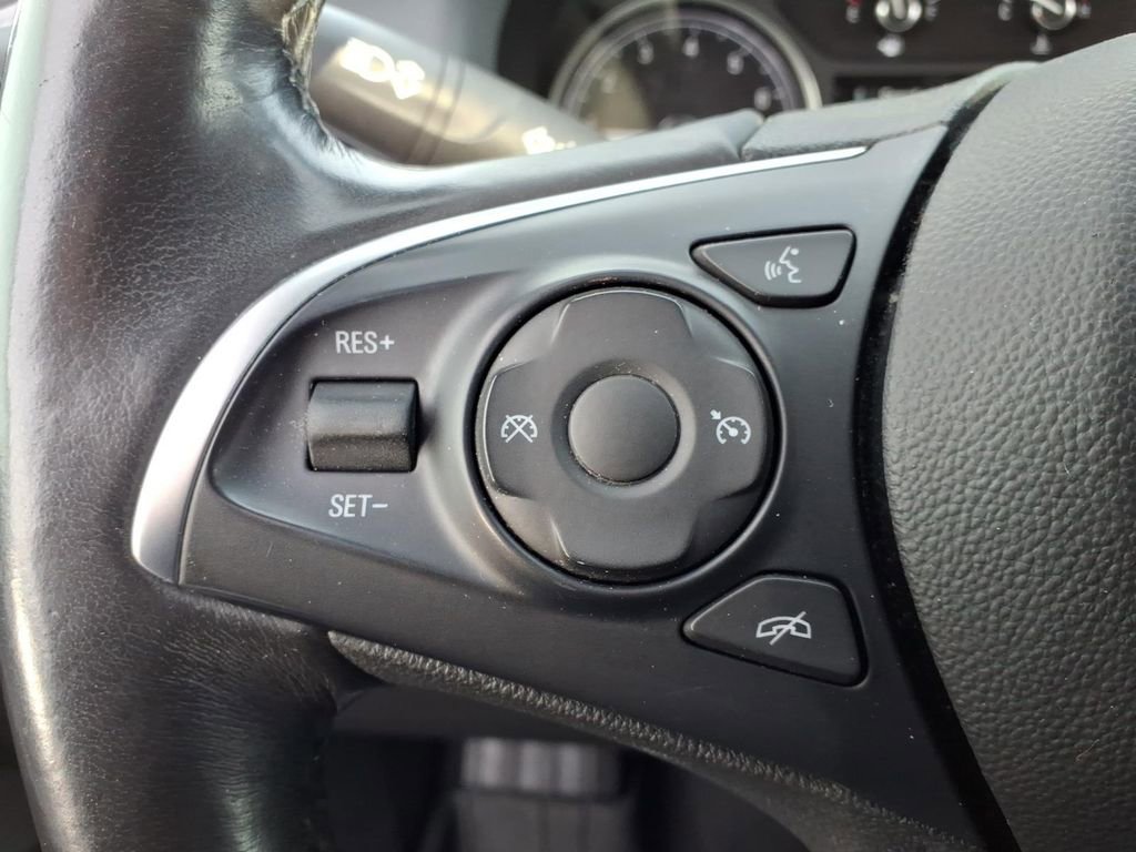 Used 2018 Buick Enclave Essence image 18