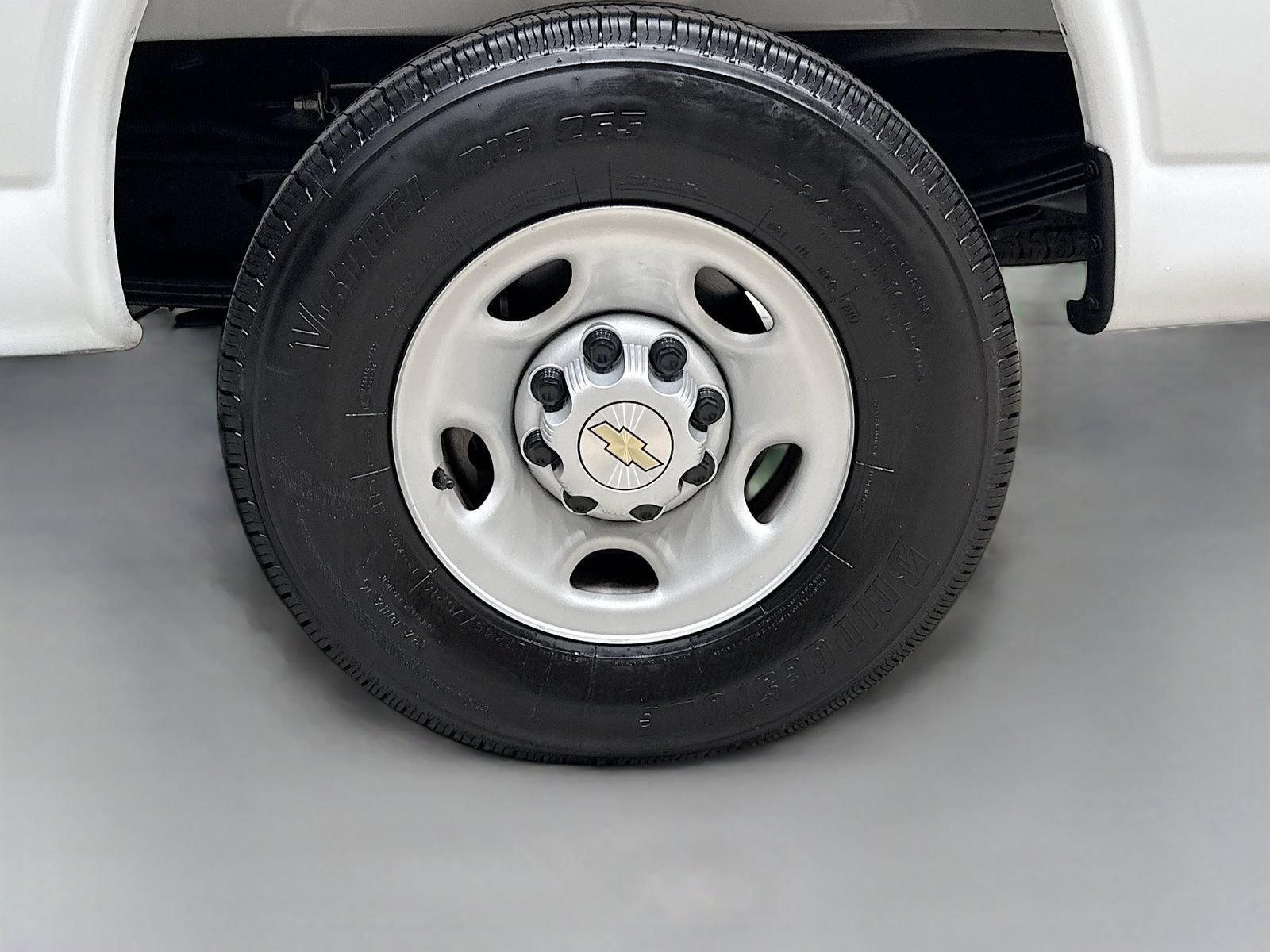 Used 2025 Chevrolet Express 2500 w/ Driver Convenience Package RWD image 28