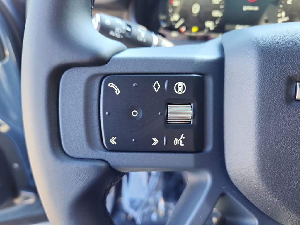 New 2026 Land Rover Defender 110 X-Dynamic SE image 17