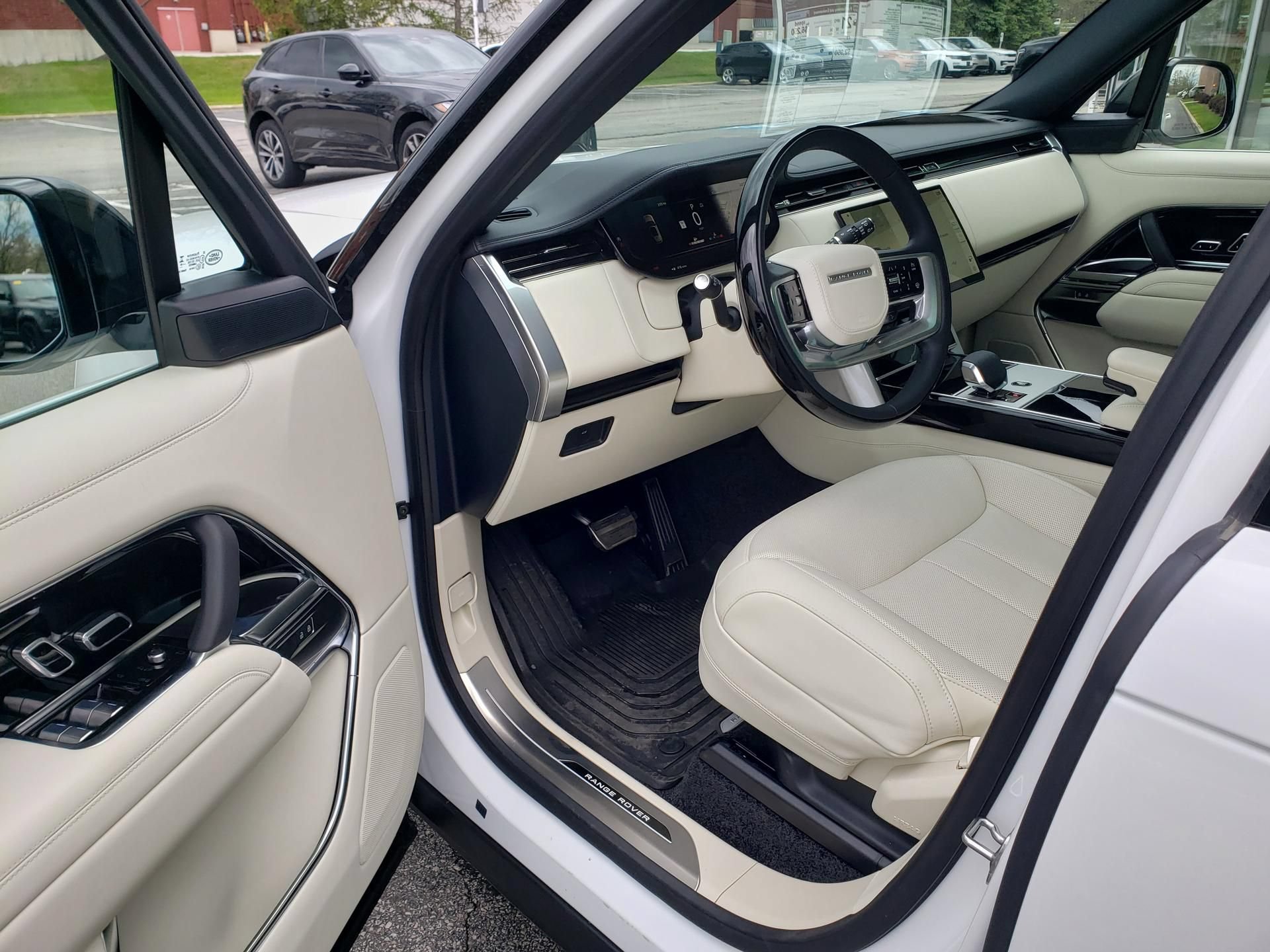 New 2026 Land Rover Range Rover SE AWD/4WD image 9