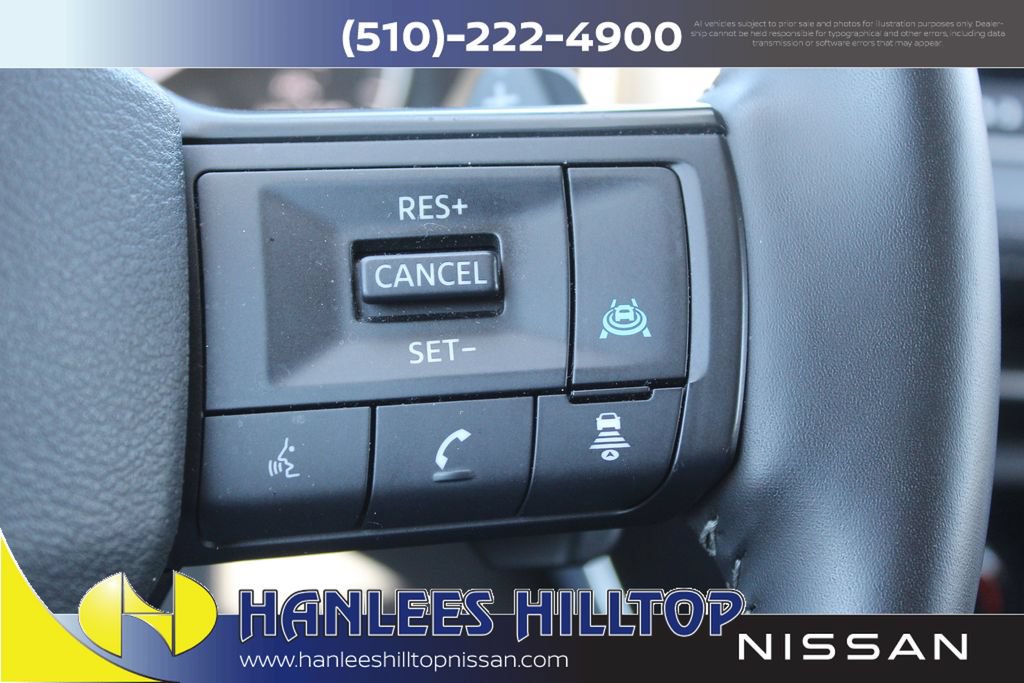 Used 2025 Nissan Rogue SV FWD image 31