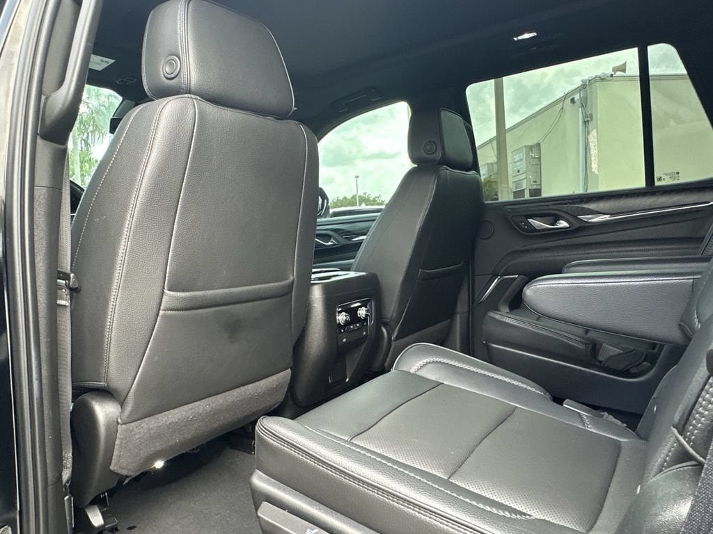 Used 2023 GMC Yukon Denali RWD image 18