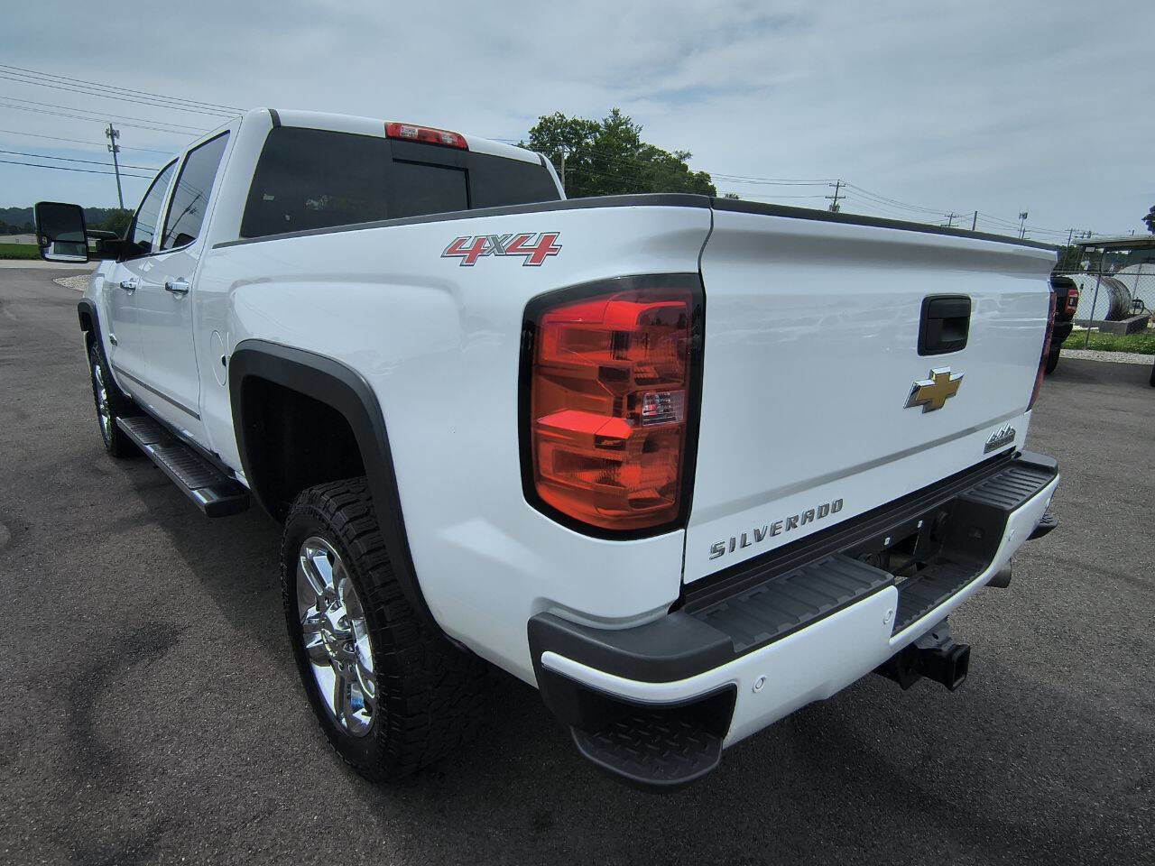 Used 2015 Chevrolet Silverado 2500 High Country w/ Duramax Plus Package image 8