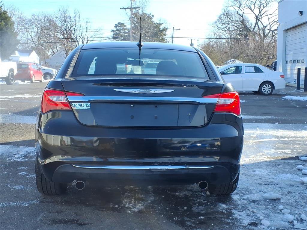 Used 2011 Chrysler 200 Limited image 4