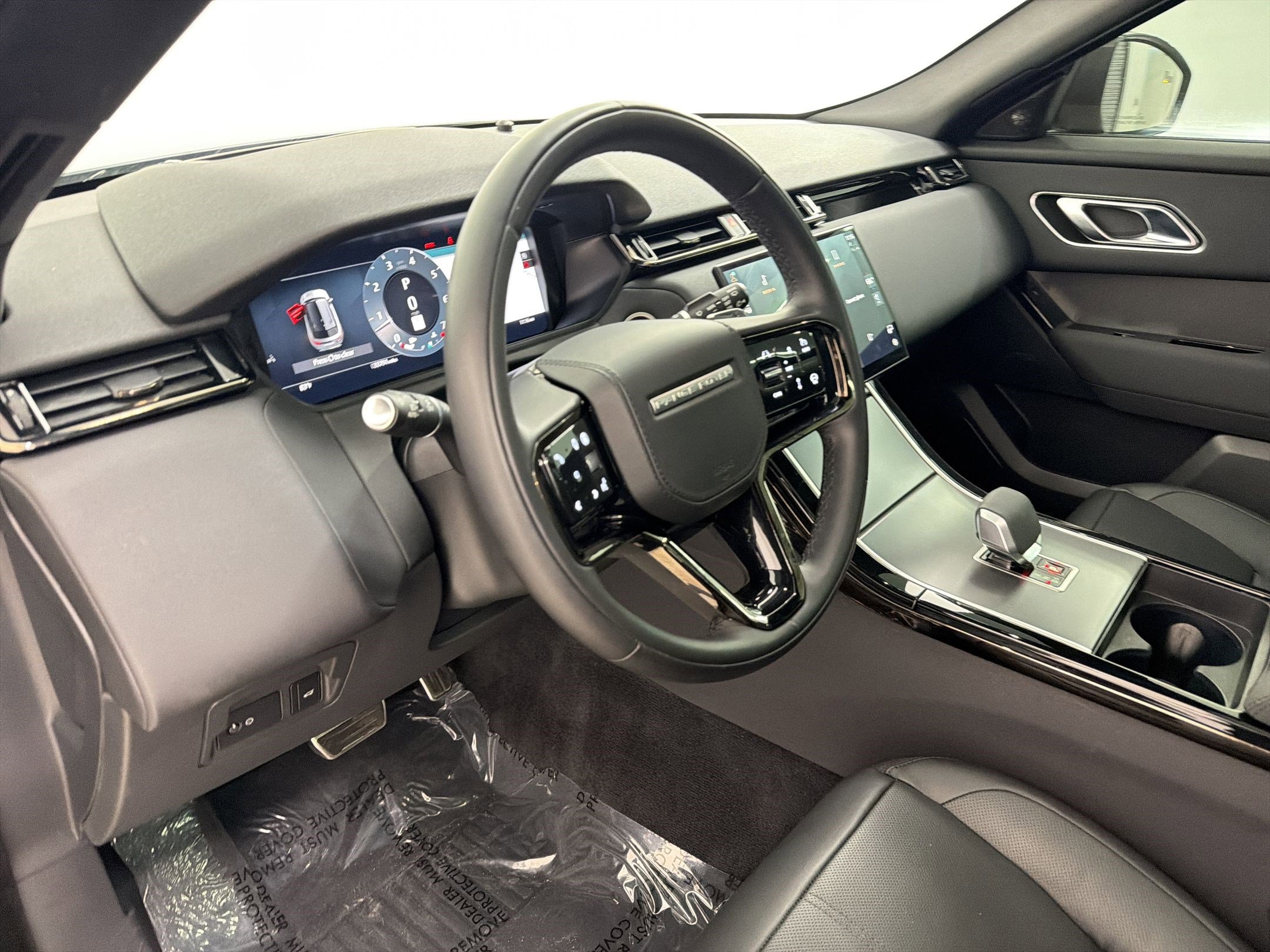 Certified 2025 Land Rover Range Rover Velar Dynamic SE AWD/4WD image 4