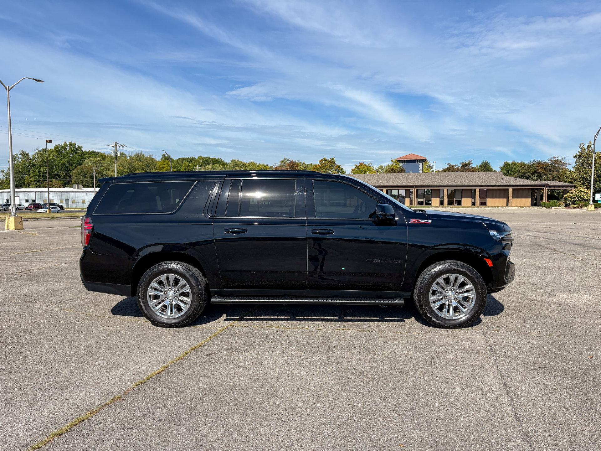 Used 2023 Chevrolet Suburban Z71 w/ Z71 Off-Road Package AWD/4WD image 9