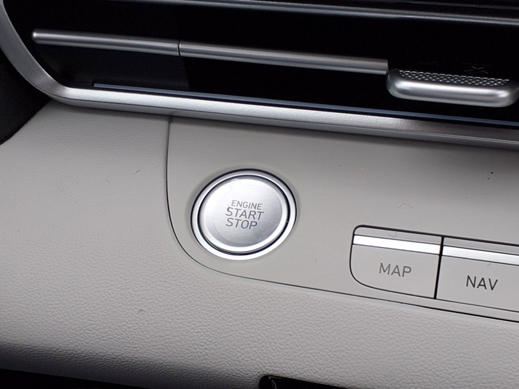 Certified 2025 Hyundai Elantra Limited image 8