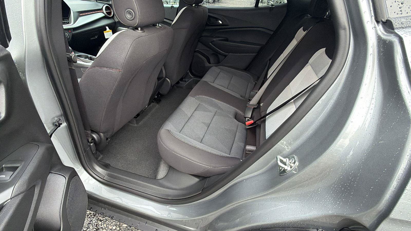New 2026 Chevrolet Trax RS w/ Sunroof Package FWD image 19