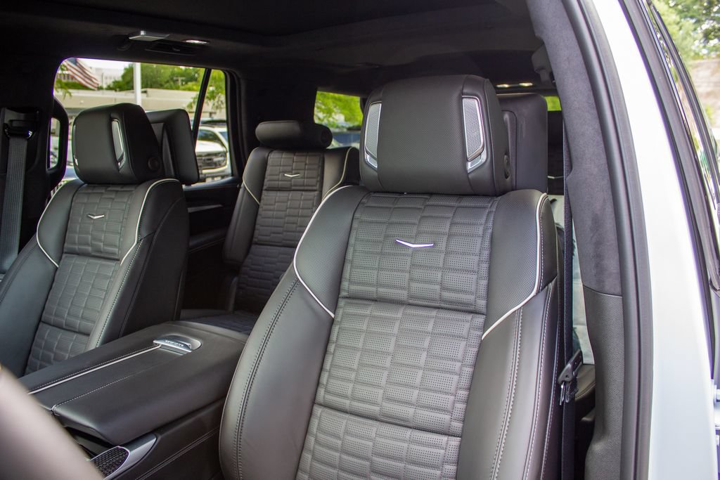 Used 2026 Cadillac Escalade V w/ LPO, ONYX Package AWD/4WD image 12