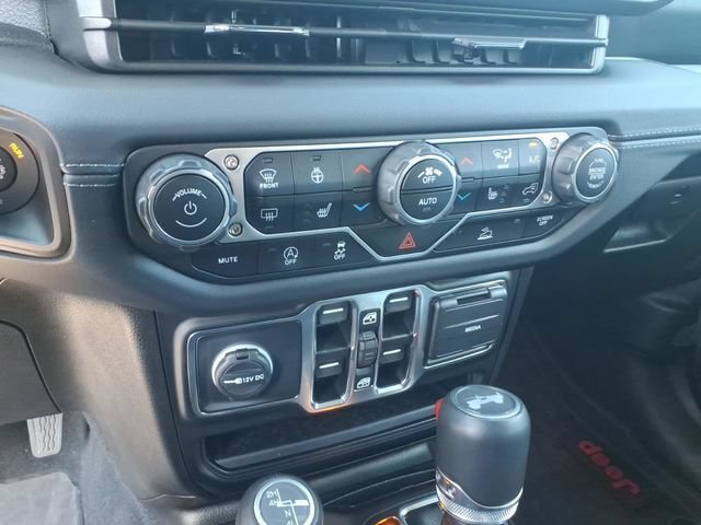 Used 2025 Jeep Wrangler Unlimited Sahara AWD/4WD image 27