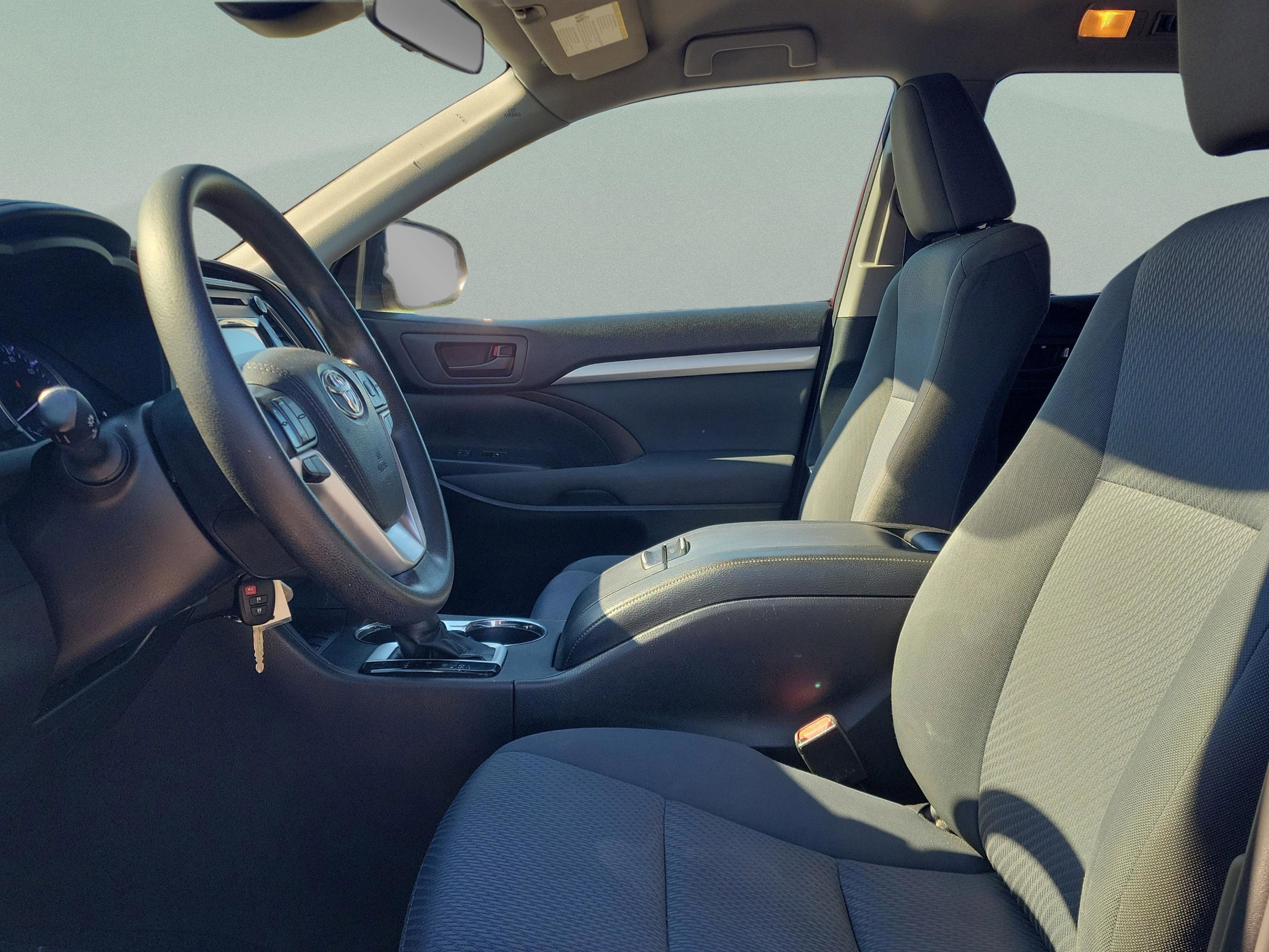 Used 2019 Toyota Highlander LE image 15