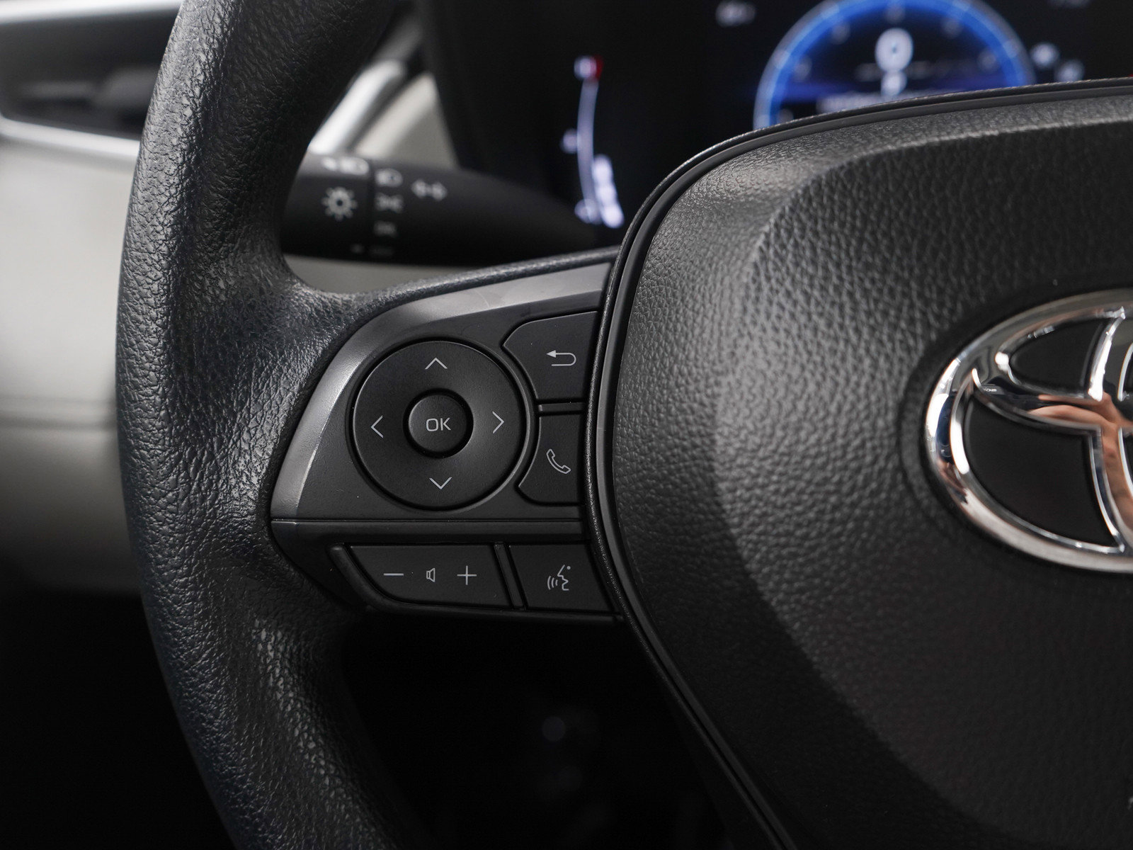 Used 2026 Toyota Corolla Cross L image 23