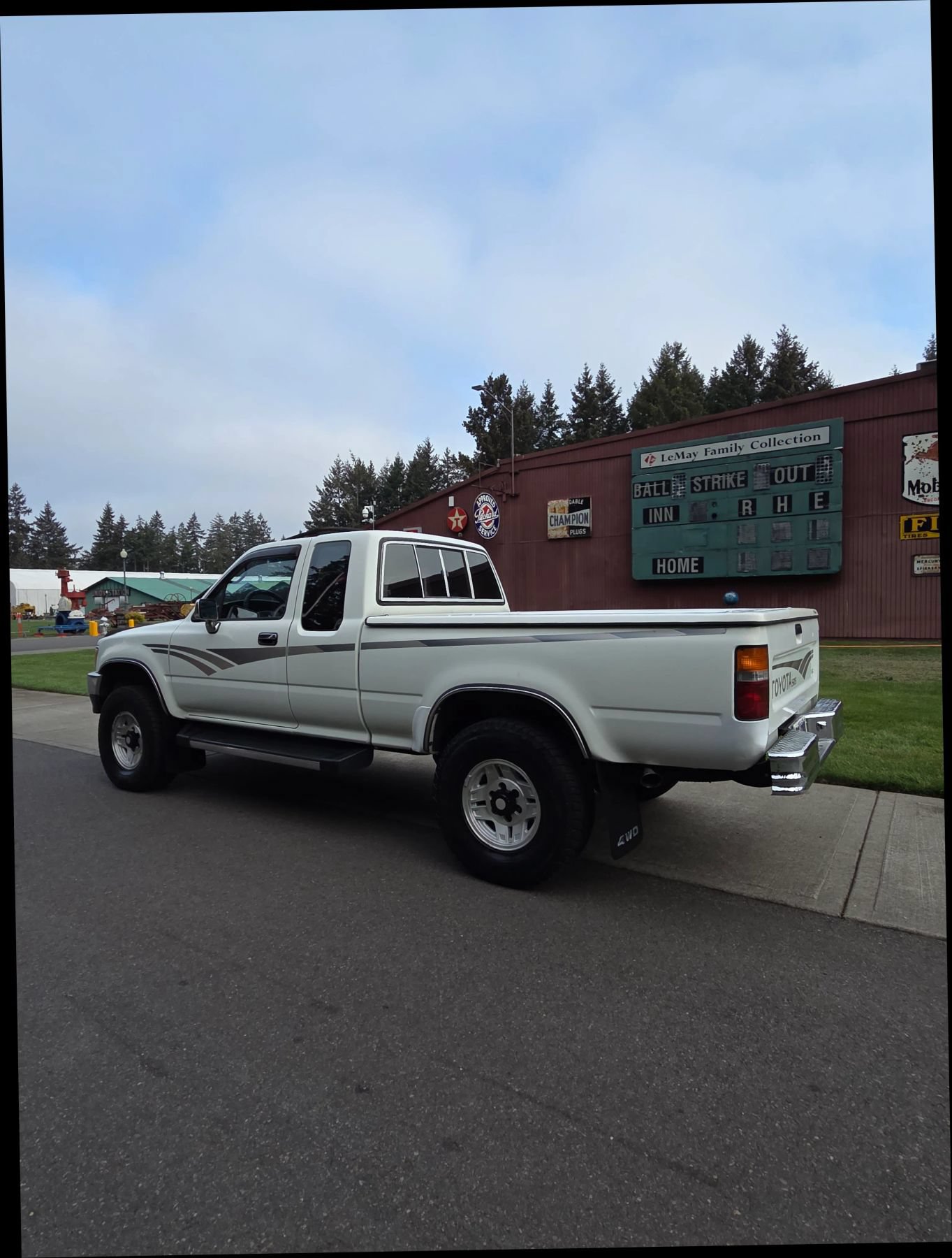 Used 1992 Toyota Pickup SR5 AWD/4WD image 4