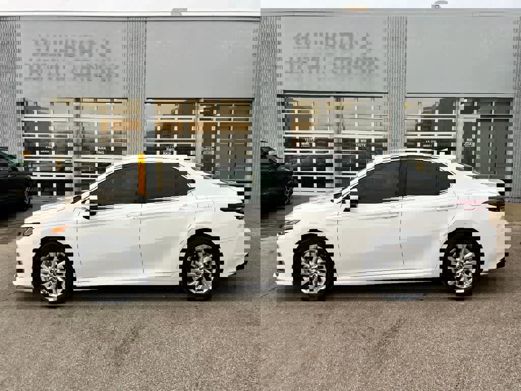 Used 2023 Toyota Camry LE image 3