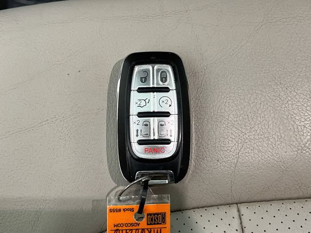 Used 2021 Chrysler Pacifica Touring-L FWD image 31