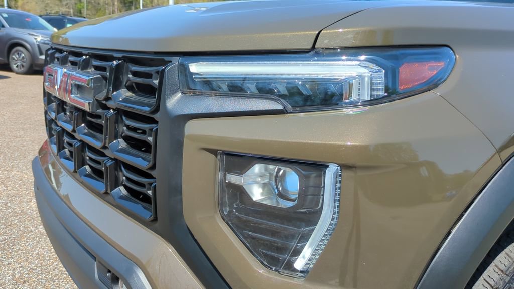 Used 2024 GMC Canyon Elevation w/ Elevation Premium Package image 9
