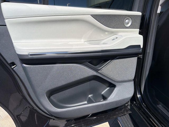 New 2026 Lincoln Navigator L Reserve AWD/4WD image 15
