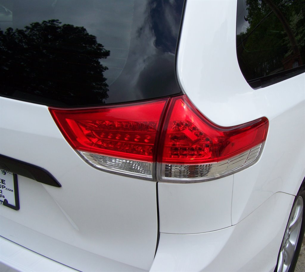 Used 2013 Toyota Sienna L FWD image 37