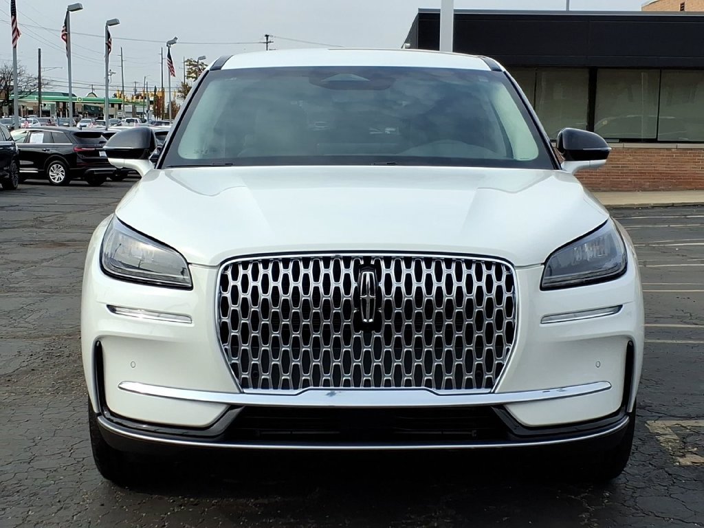 Used 2023 Lincoln Corsair AWD w/ Equipment Group 101A image 2