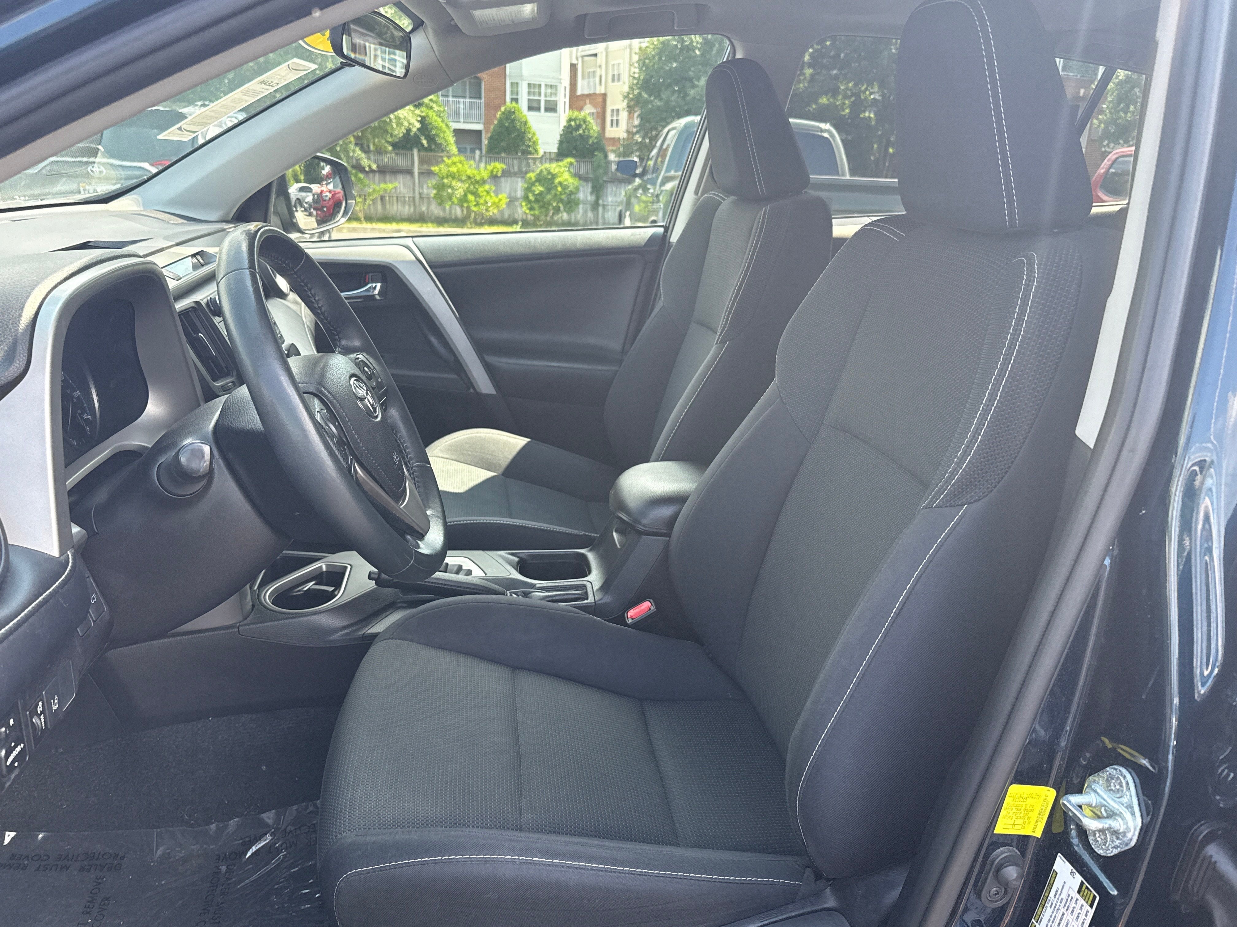 Used 2017 Toyota RAV4 XLE w/ Carpet Mat Package AWD/4WD image 13