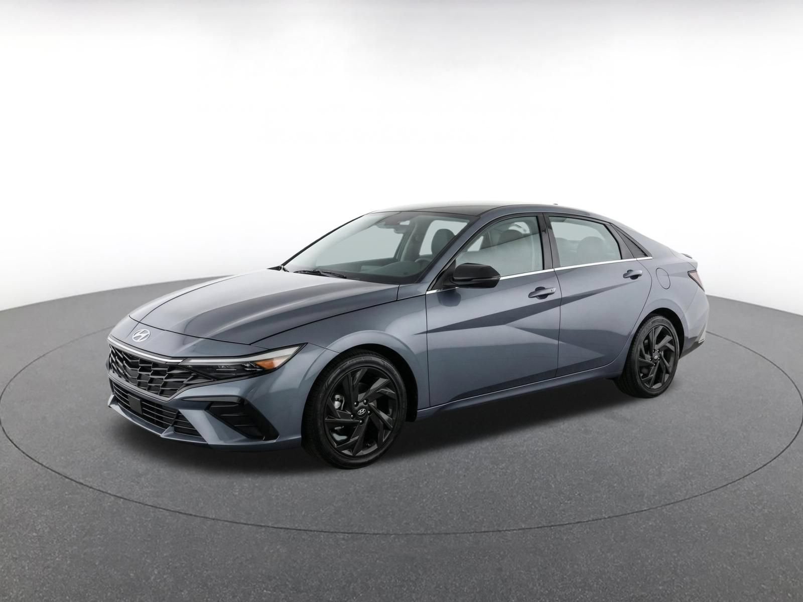 Used 2026 Hyundai Elantra Sport FWD image 3