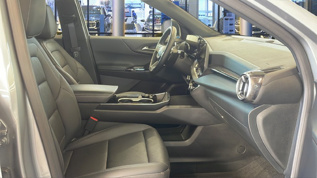 Used 2026 Chevrolet Equinox LT w/ Convenience Package II FWD image 13