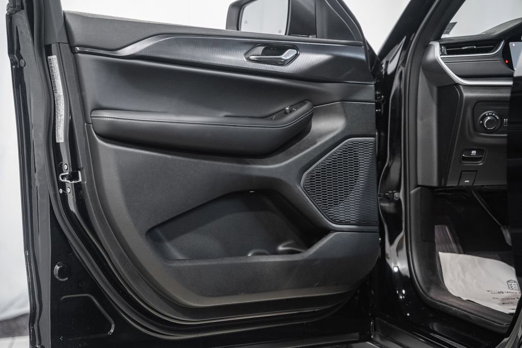 New 2025 Jeep Grand Cherokee Laredo X w/ Luxury Tech Group I image 37