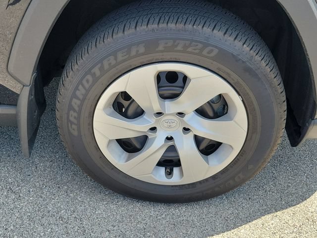Used 2025 Toyota RAV4 LE AWD/4WD image 8
