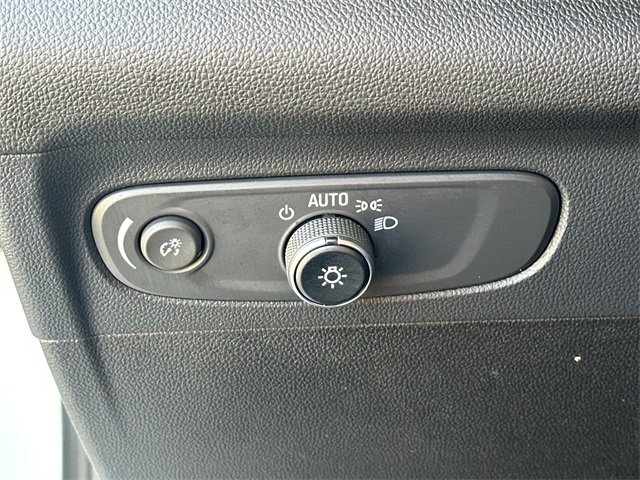 Used 2022 Buick Envision Essence w/ Safety Package image 34