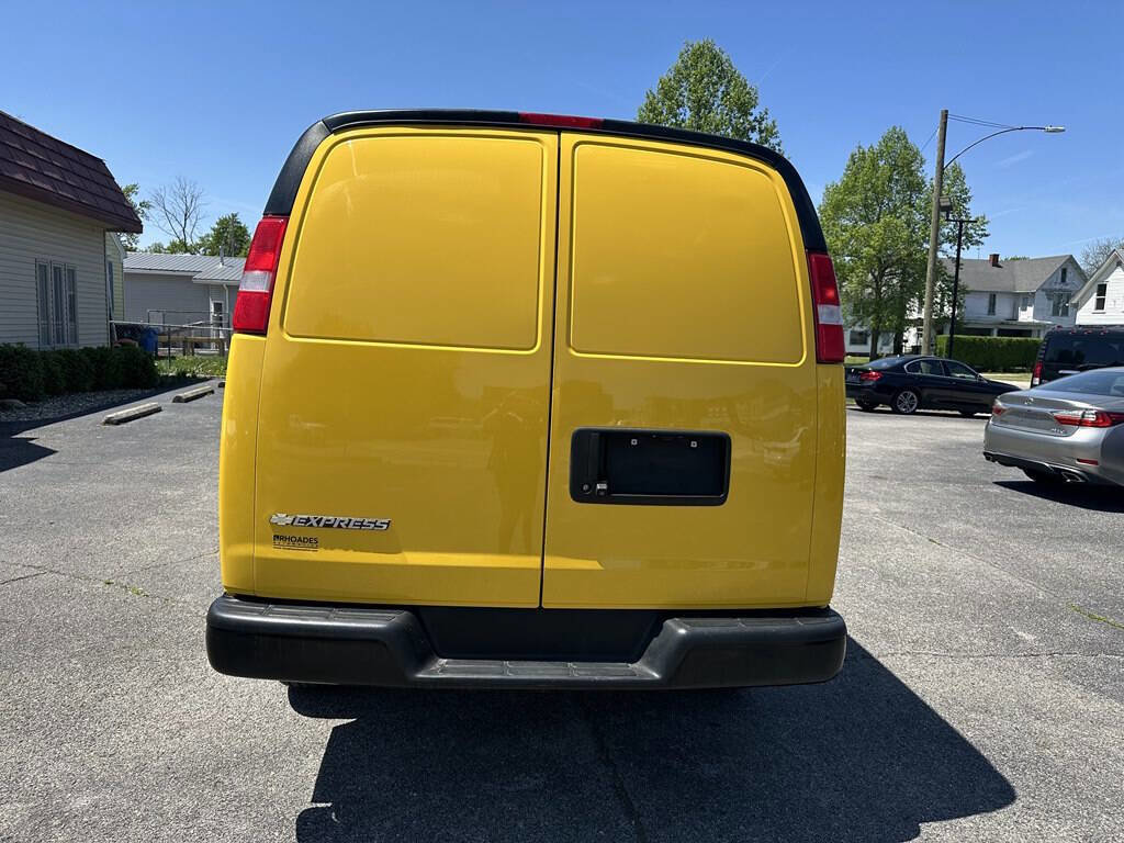 Used 2022 Chevrolet Express 2500 image 4
