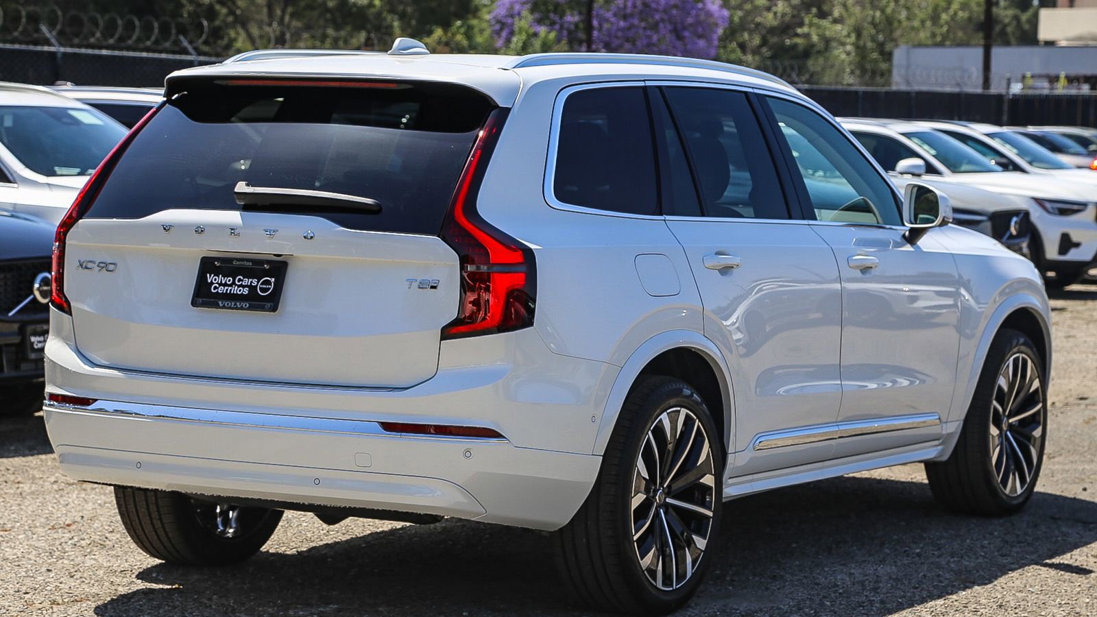 Used 2025 Volvo XC90 T8 Plus w/ Protection Package Premier AWD/4WD image 6