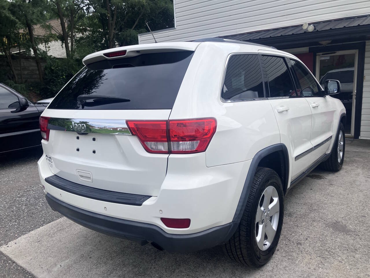 Used 2012 Jeep Grand Cherokee Laredo AWD/4WD image 4
