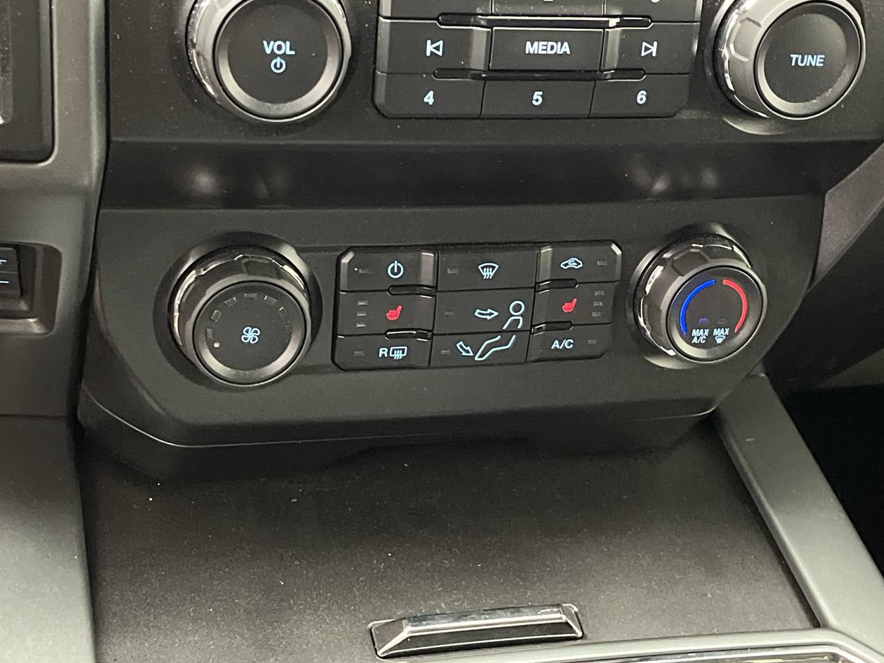 Certified 2021 Ford F250 XLT w/ XLT Premium Package AWD/4WD image 22