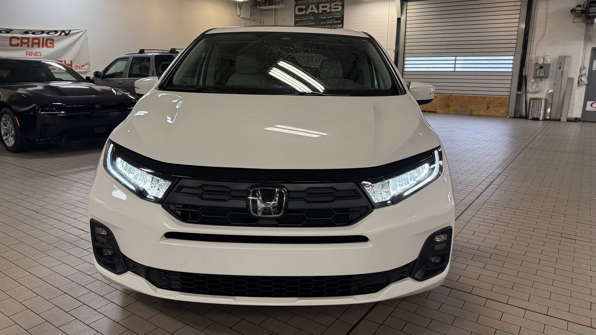 Used 2025 Honda Odyssey EX-L image 3